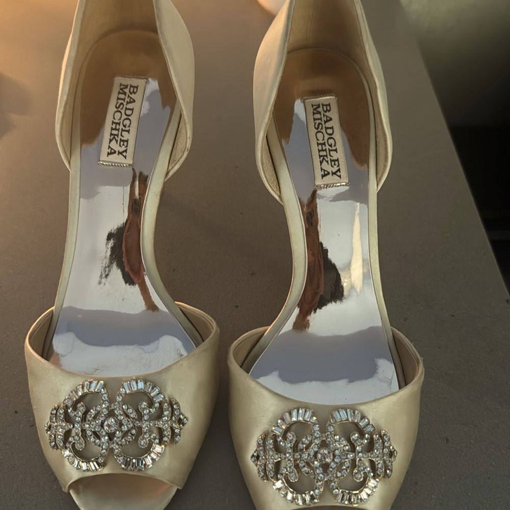 Badgley Mischka | Champagne Paloma Crystal Satin Pump